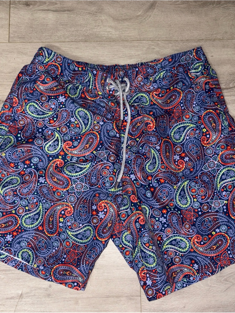 Bugatchi uomo Navy Paisley Swim Shorts with Red & Green Accents